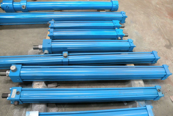 挖機(jī)液壓油缸漏油的原因有哪些，使用時(shí)應(yīng)注意些什么？
